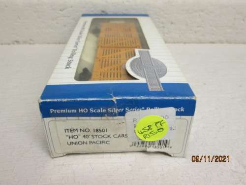 HO SCALE : BACHMANN : 40 FT STOCK CAR - UNION PACIFIC - BOXED