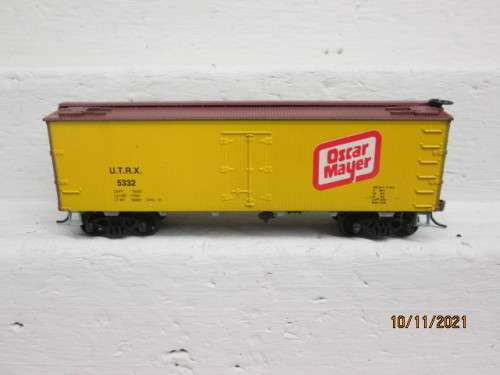 HO SCALE : 36 FOOT OSCAR MAYER - BOX CAR - BOXED