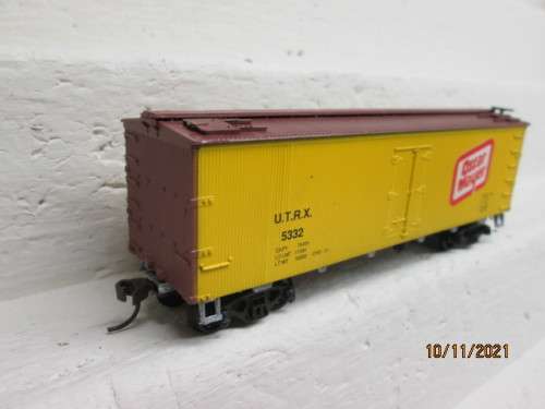 HO SCALE : 36 FOOT OSCAR MAYER - BOX CAR - BOXED