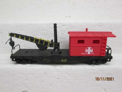HO SCALE : MODEL POWER : SANTE FE- 40FOOT WORK CABOOSE WITH CRANE - BOXED
