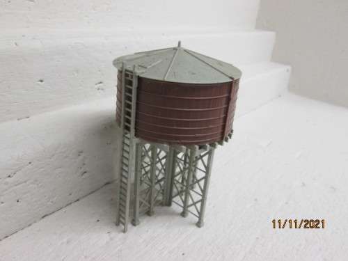 HO SCALE : BACHMANN : LARGE WATER TOWER