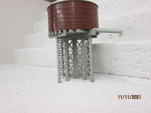 HO SCALE : BACHMANN : LARGE WATER TOWER