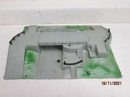 HO SCALE : LIMA : SWIVEL ROAD OVER RAIL BRIDGE - BOXED