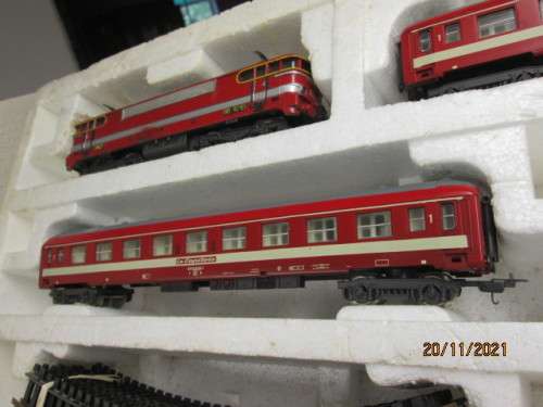 HO SCALE : LIMA : LE SCAPITOLE SNCF TRAIN SET - BOXED