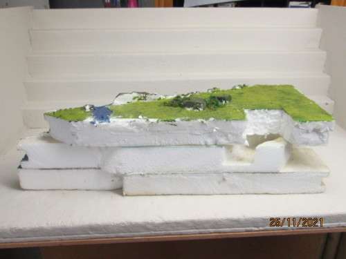 HO / OO SCALE : SCENERY - BACK DROP WITH ROCK FACE AND WATER FALL