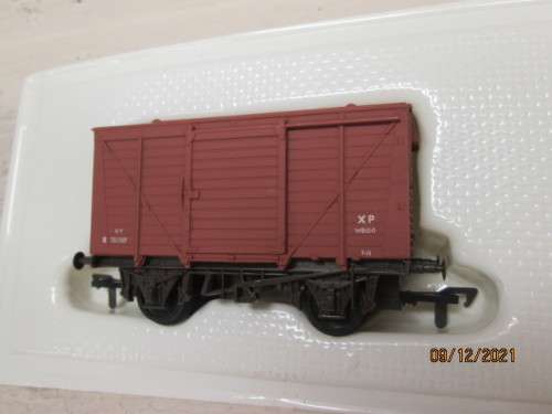 OO SCALE : AIRFIX : 12 TON VENTILATED BOX WAGON - BOXED
