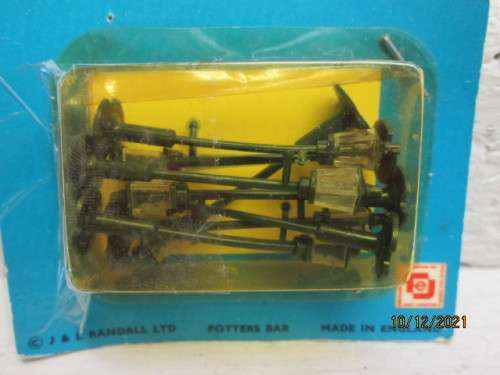 HO / OO SCALE : MERIT : GAS LAMP POSTS - X8 - BOXED