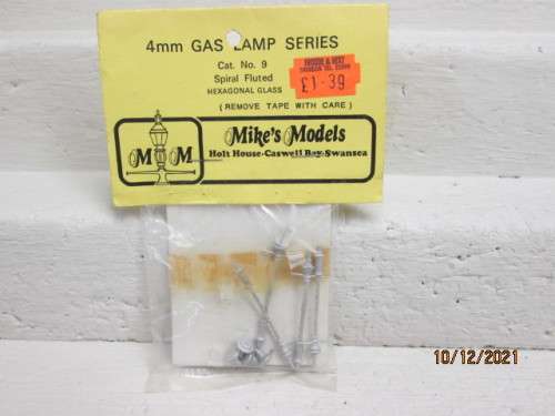 OO SCALE : MIKES MODELS : SPIRAL FLUTED GAS LAMPS - X4 - BOXED