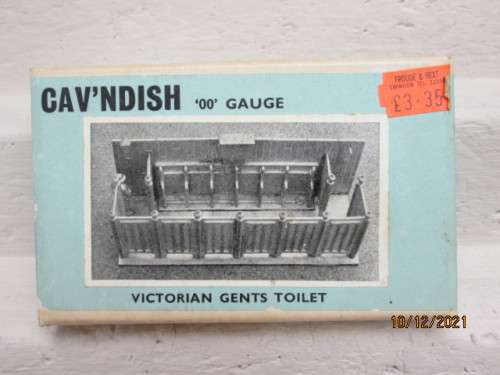 OO SCALE : GAV`NDISH : VICTORIAN GENTS TOILET WHITE METAL - BOXED