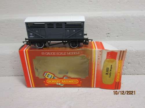 OO SCALE : HORNBY : CATTLE WAGON - BOXED