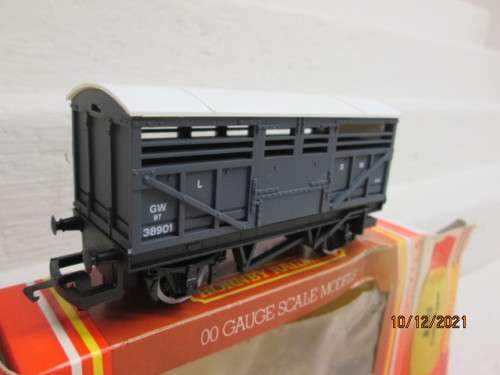OO SCALE : HORNBY : CATTLE WAGON - BOXED