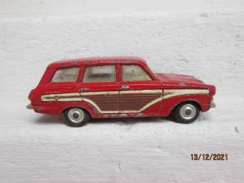 DIE CAST : CORGI TOYS : FORD CORTINA CONSUL