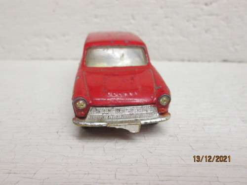 DIE CAST : CORGI TOYS : FORD CORTINA CONSUL