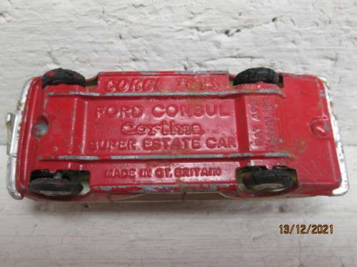 DIE CAST : CORGI TOYS : FORD CORTINA CONSUL