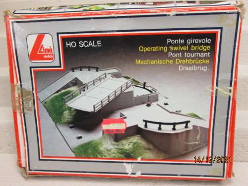 HO SCALE : LIMA : SWIVEL ROAD OVER RAIL BRIDGE - BOXED