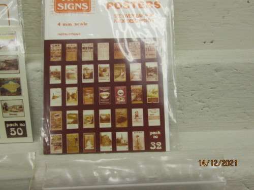 OO SCALE : TINY SIGNS - VARIOUS POSTER BOARDS - X6