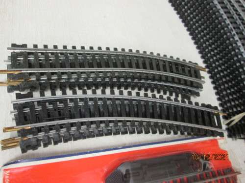 HO / OO SCALE : LIMA : TRACK - X140 PIECES (X2 BEER BOXES FULL)