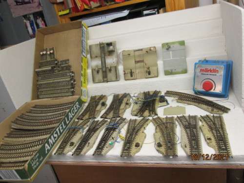 HO SCALE : MARKLIN : M-TRACK - 3-RAIL  -  X97  PIECES