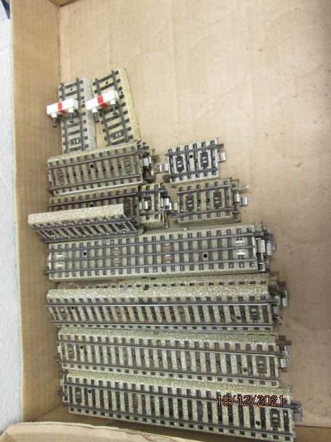 HO SCALE : MARKLIN : M-TRACK - 3-RAIL  -  X97  PIECES