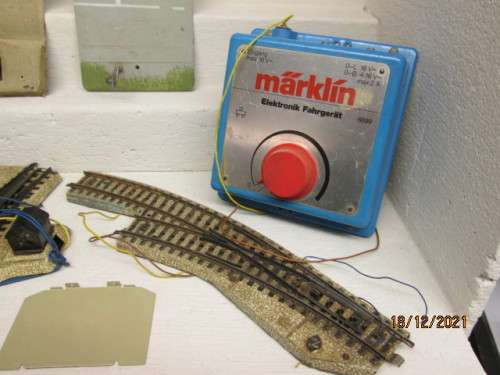 HO SCALE : MARKLIN : M-TRACK - 3-RAIL  -  X97  PIECES
