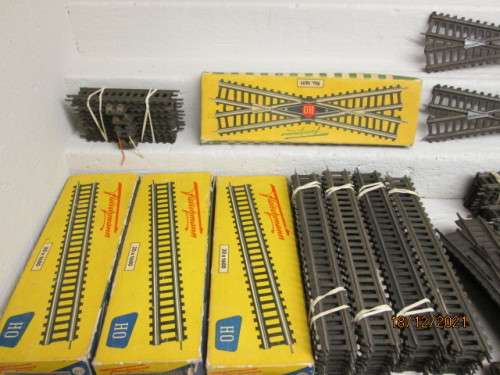 HO SCALE : FLEISCHMANN : TRACK - X 265 PIECES - (VERY OLD FIBRE TYPE)