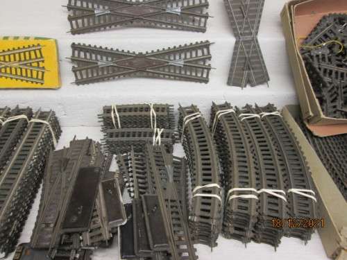 HO SCALE : FLEISCHMANN : TRACK - X 265 PIECES - (VERY OLD FIBRE TYPE)