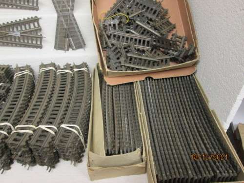 HO SCALE : FLEISCHMANN : TRACK - X 265 PIECES - (VERY OLD FIBRE TYPE)