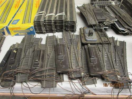 HO SCALE : FLEISCHMANN : TRACK - X 265 PIECES - (VERY OLD FIBRE TYPE)