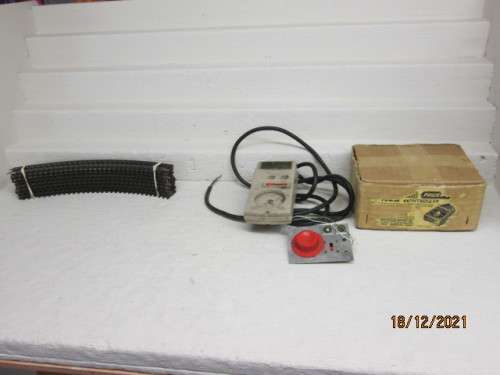 OO SCALE : TRIANG : TRACK - X8 PIECES + TRANSFORMER