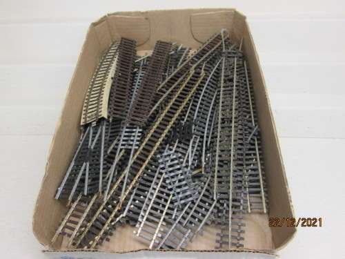 HO / OO SCALE : HALF A BEER BOX FULL OF SCRAP TRACK - ALL SORTS