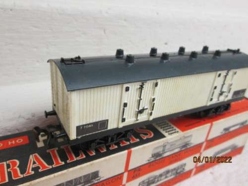 HO SCALE : JOUEF : BOGIE REFRIDGERATION VAN - BOXED