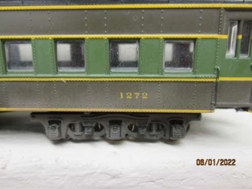 HO SCALE: ATHEARN : NORTHERN PACIFIC COACHES - X3 - BOXED