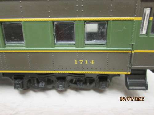 HO SCALE: ATHEARN : NORTHERN PACIFIC COACHES - X3 - BOXED