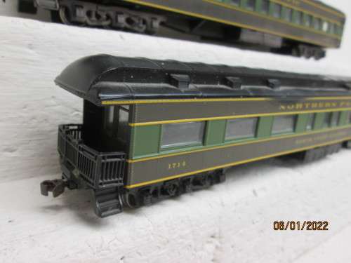 HO SCALE: ATHEARN : NORTHERN PACIFIC COACHES - X3 - BOXED