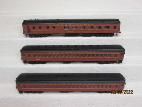 HO SCALE: BACHMANN : PENNSYLVANNIA COACHES - X3 - BOXED