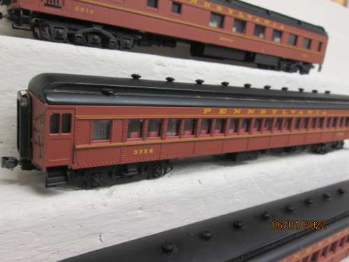 HO SCALE: BACHMANN : PENNSYLVANNIA COACHES - X3 - BOXED