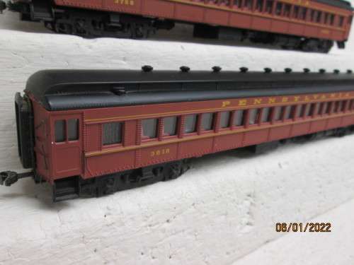 HO SCALE: BACHMANN : PENNSYLVANNIA COACHES - X3 - BOXED