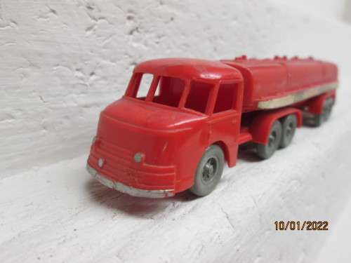 HO / OO SCALE : ESSO EXTRA MOTOR OIL - ROAD TRUCK TANKER