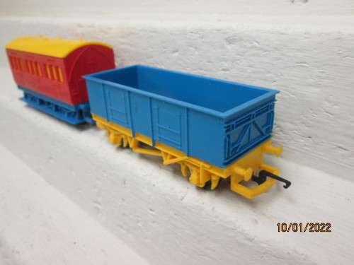 OO SCALE : HORNBY : X2 COACHES