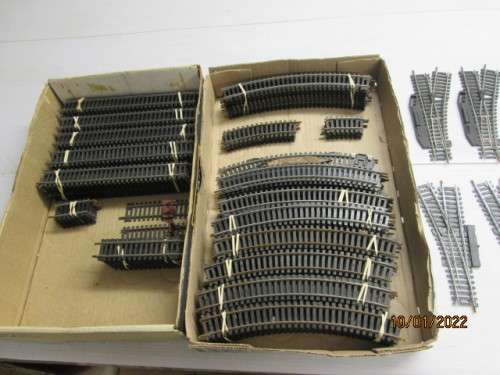 HO / OO SCALE : LARGE AMOUNT OF LIMA TRACK - 169 PIECES - 3 BEER BOXES