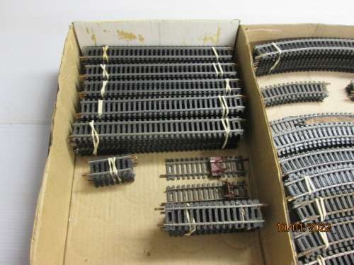 HO / OO SCALE : LARGE AMOUNT OF LIMA TRACK - 169 PIECES - 3 BEER BOXES