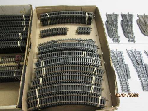 HO / OO SCALE : LARGE AMOUNT OF LIMA TRACK - 169 PIECES - 3 BEER BOXES