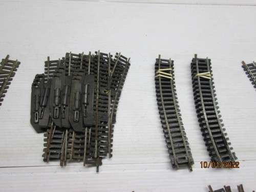 HO / OO SCALE : LARGE AMOUNT OF LIMA TRACK - 169 PIECES - 3 BEER BOXES
