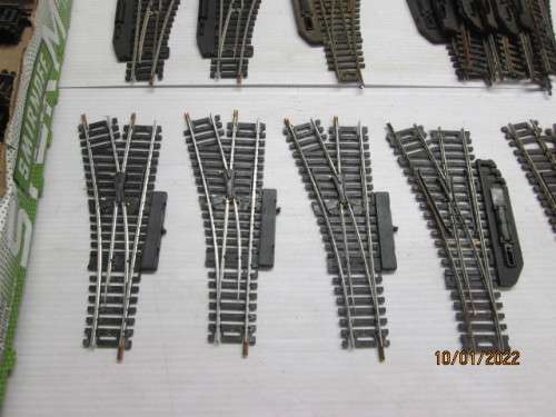 HO / OO SCALE : LARGE AMOUNT OF LIMA TRACK - 169 PIECES - 3 BEER BOXES