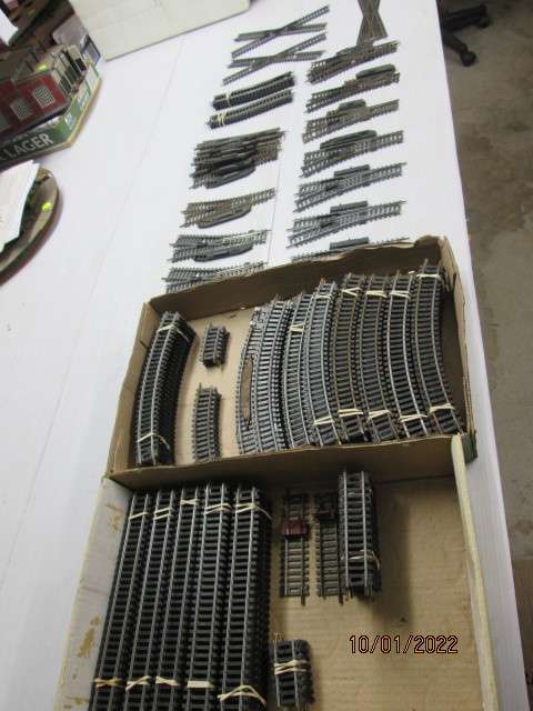 HO / OO SCALE : LARGE AMOUNT OF LIMA TRACK - 169 PIECES - 3 BEER BOXES