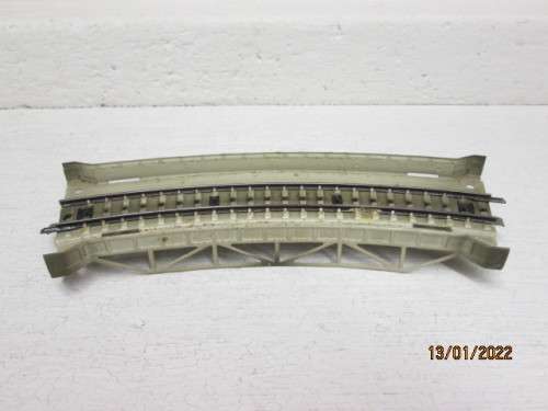HO SCALE : MARKLIN : M TRACK : METALCURVED BRIDGE