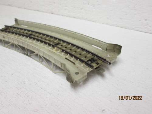 HO SCALE : MARKLIN : M TRACK : METALCURVED BRIDGE
