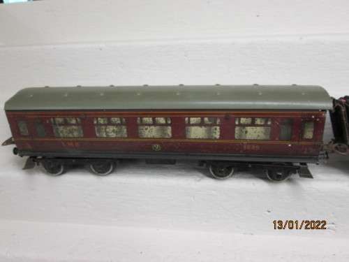 O SCALE : HORNBY : CLOCKWORK LOCOMOTIVE + X2 COACHES - ROYAL SCOTT SET