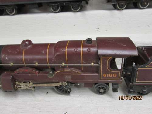 O SCALE : HORNBY : CLOCKWORK LOCOMOTIVE + X2 COACHES - ROYAL SCOTT SET