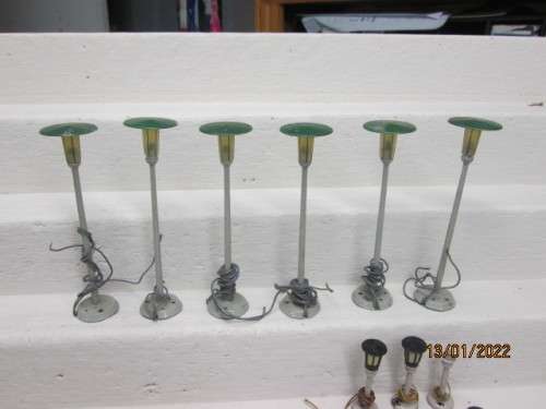 HO SCALE : MARKLIN : STREET LAMPS - X13 - BOXED